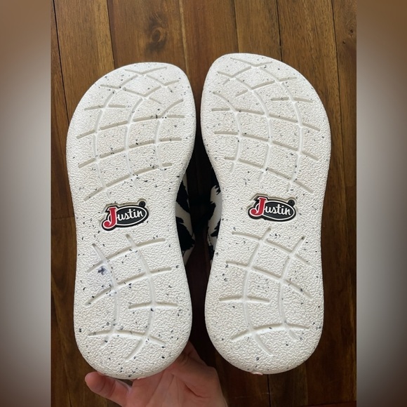 JUSTIN WOMEN'S HAZER COW PRINT LACE-UP CASUAL SHOE - Picture 6 of 9